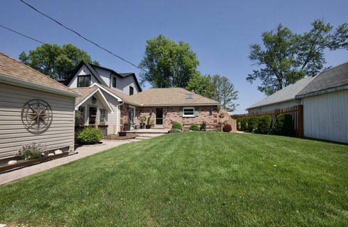 Gilford Cottage | Sunrise Villa on the Lake