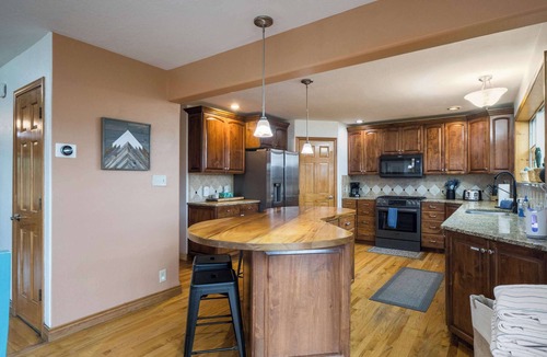 Angel Fire House | Sunrise Vista Villa | Hot Tub | Big Mountain Views