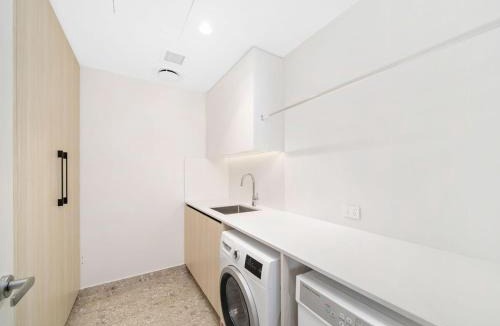 Scarborough Apartment | Sunrises and Sandy Toes