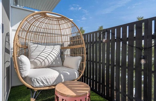 Southeast Calgary House | Sunrises Near DT & Stampede 2 BR 2 BA w AC