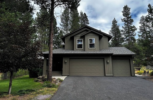 Deer Park House | Sunriver Custom Home 5 bedrooms!
