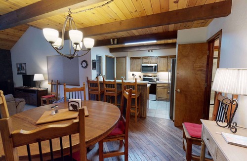 Tennis Village Condo | Sunriver Escape with A/C, BBQ & Foosball Table