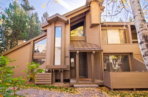 Tennis Village Condo | Sunriver Lodge with A/C, Fireplace & BBQ