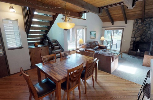 Tennis Village Condo | Sunriver Lodge with A/C, Fireplace & BBQ