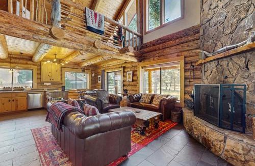 Oregon Water Wonderland House | Sunriver Log Cabin