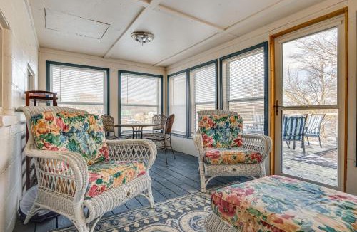 Monticello Apartment | Sunroom and Dock Access at Lake Freeman Studio!