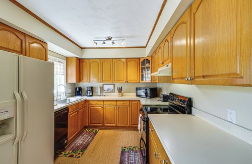 Kabletown House | Sunroom & Patio! Quiet Retreat on Shenandoah River