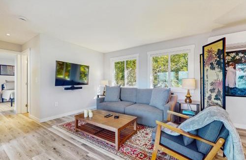 Kingston House | Sunset and Cedar
