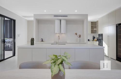 Morisset Park House | Sunset and Serenity Trinity