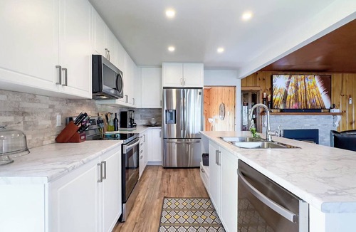 Dashwood Cottage | Sunset at SchadeView, Lake views, King Bed