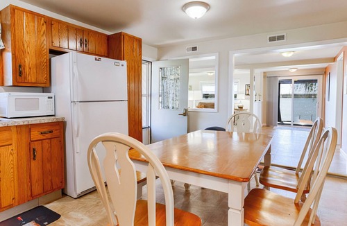 Cayuga Cottage | Sunset Bay:"A Quaint Bungalow by the Lake"