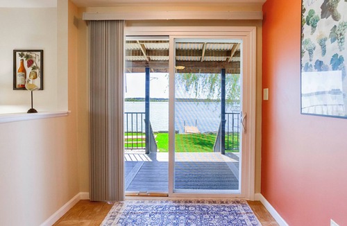 Cayuga Cottage | Sunset Bay:"A Quaint Bungalow by the Lake"