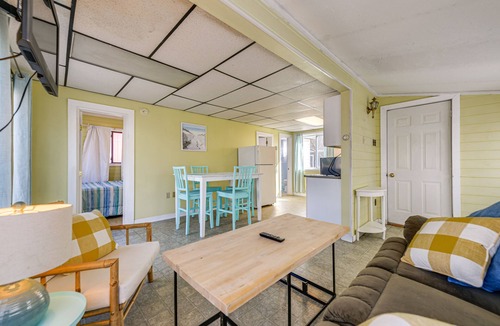 Irving Cottage | Sunset Bay Cottage w/Fire Pit: Walk to Beach!