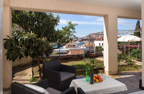 Gruz Apartment | Sunset Bay Room - Double Room with Terrace and Partial Sea View