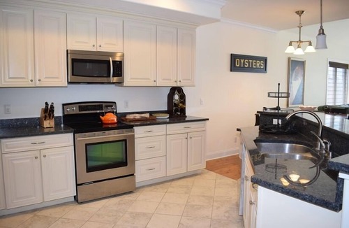 Chincoteague Condo | Sunset Bay Villa #315- Waterfront Condo w/Pool & Gym