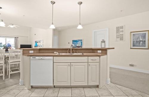 Chincoteague House | Sunset Bay Villa 312 - Waterfront & includes a boat slip!