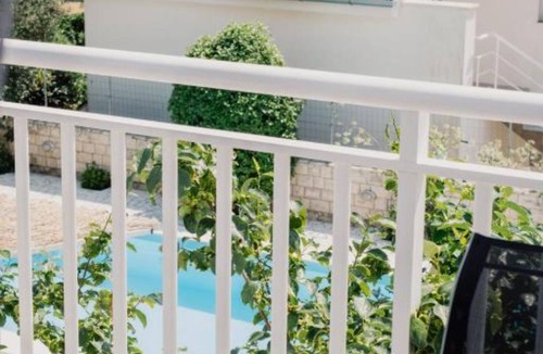 Cove Tri Zala (Zrnovo) House | Sunset Bay Villa - Four Bedroom Holiday Home with Terrace