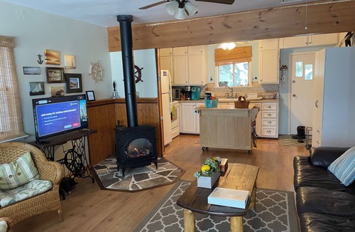 Waubaushene Cottage | Sunset Bay Waterfront Cottage*Georgian Bay *Tay Shore Trail*Ski*IceFish*SnowShoe