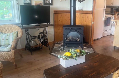 Waubaushene Cottage | Sunset Bay Waterfront Cottage*Georgian Bay *Tay Shore Trail*Ski*IceFish*SnowShoe