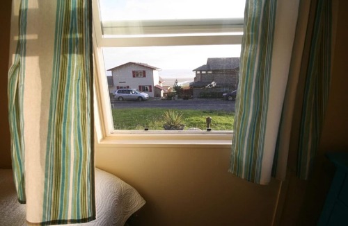 Moclips Cottage | Sunset Beach Cottage, charming, clean & comfortable with ocean-view