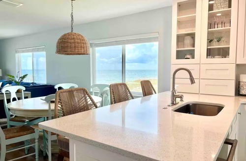 Palm Island Cottage | Sunset Beach Cottage North