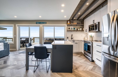 Leamington Cottage | Sunset Beach Escape Lake House