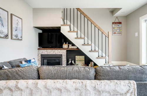 Leamington Cottage | Sunset Beach Escape Lake House