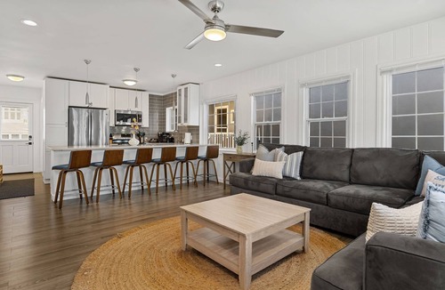 Huntington Beach Condo | SUNSET BEACH HAVEN - Walk to the Beach & Restaurants, FREE PARKING