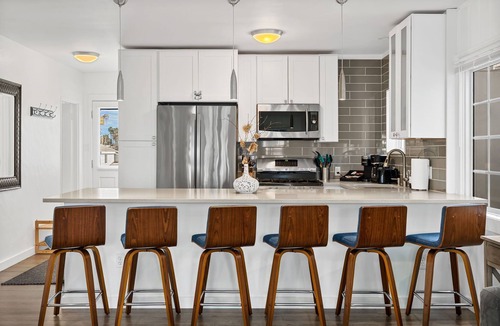 Huntington Beach Condo | SUNSET BEACH HAVEN - Walk to the Beach & Restaurants, FREE PARKING