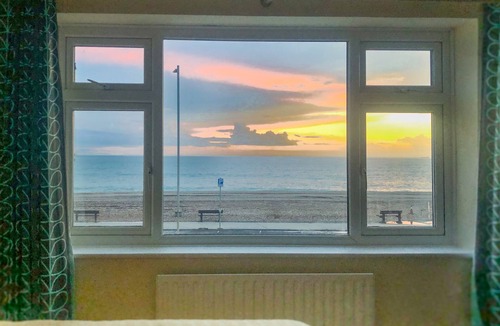 Seaford House | Sunset beach house, right on the seafront