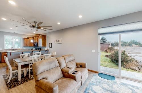 Coos Bay House | Sunset Beach House