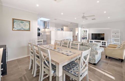 Soldiers Point House | Sunset Beach Luxury 24