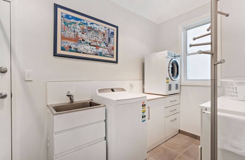 Soldiers Point House | Sunset Beach Luxury 24