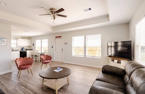 Gilchrist House | Sunset Bellini - Hot Tub, Golf Cart, Dog Friendly!