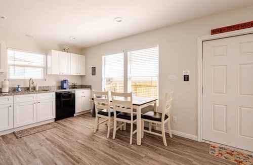 Gilchrist House | Sunset Bellini - Hot Tub, Golf Cart, Dog Friendly!