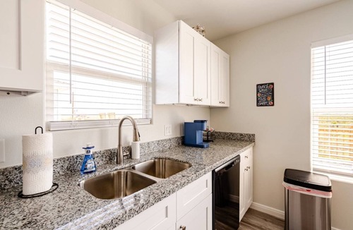 Gilchrist House | Sunset Bellini - Hot Tub, Golf Cart, Dog Friendly!