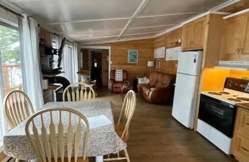 Hardings Point Cottage | Sunset Bend Waterfront cottage