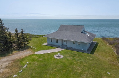 Yarmouth County House | Sunset Bluff House - Stunning Ocean Views