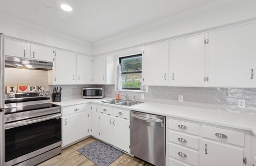 Graford House | Sunset Bluff @ PK | Dock and Hot Tub! Sleeps 12