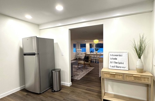 Moravia Cottage | Sunset Bungalow on the water