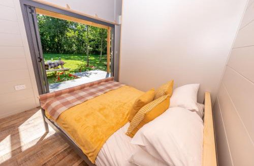 Barnstaple House | Sunset Cabins - Studio Pod-Sleeps 3-TJSSSC