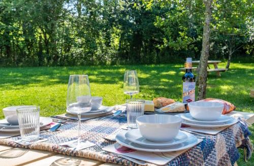 Barnstaple House | Sunset Cabins - Studio Pod-Sleeps 3-TJSSSC