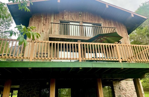 Salamanca House | Sunset Cedar Chalet: Getaway in Ellicotville