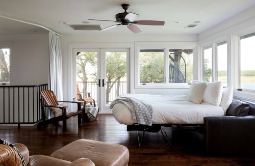 Eck Lane on the Lake Resort | Sunset Cliff Resort on Lake Travis: WEDDING, EVENT, HEATED POOL, DOCK, & BOAT