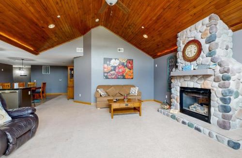 Arkdale Apartment | Sunset Condominiums: The View