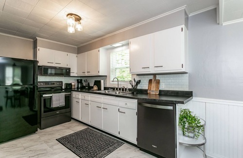 Glen Carbon Cottage | Sunset Cottage - Entire home downtown Glen Carbon