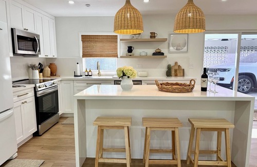 Seven Acres House | Sunset Cottage with Dockage!