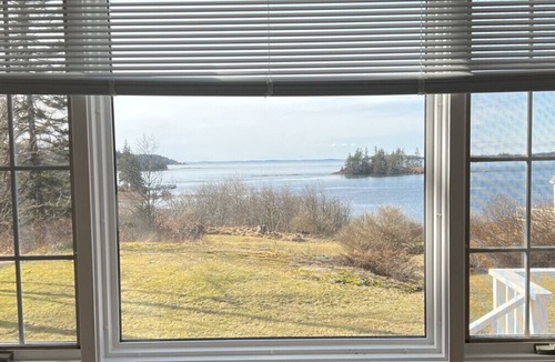 Vinalhaven House | Sunset Cove Cottage on Old Harbor