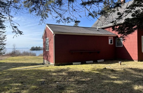 Vinalhaven House | Sunset Cove Cottage on Old Harbor