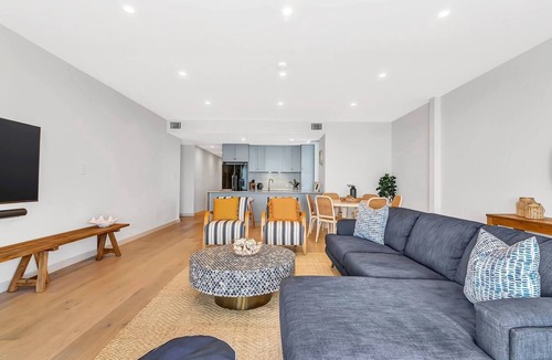 Moana Apartment | Sunset Delight Hamptons style Beachfront Living